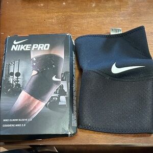 Unisex Nike Pro Elbow Sleeve 2.0 Black with White Logo New in Box Size Large